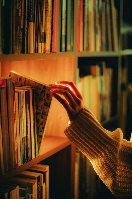 زبان رمزی قصه های پریوار